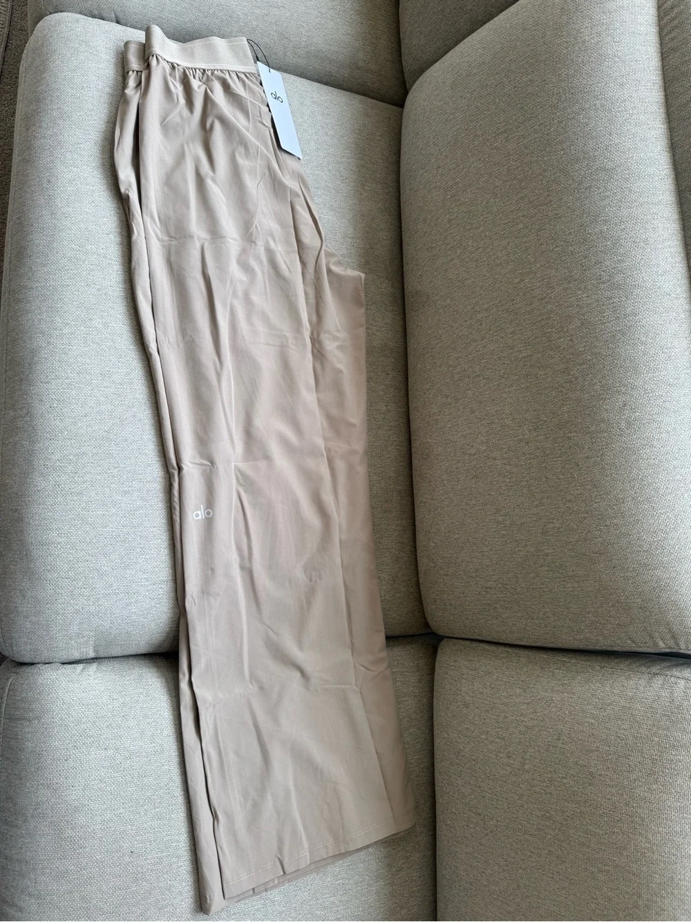 ALO Yoga Men’s Joggers in Taupe Beige